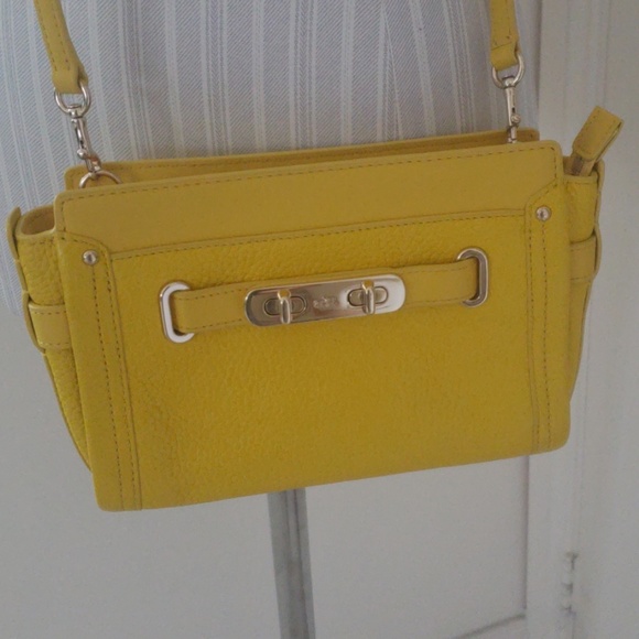 Coach Swagger Crossbody Clutch - Picture 2 of 6